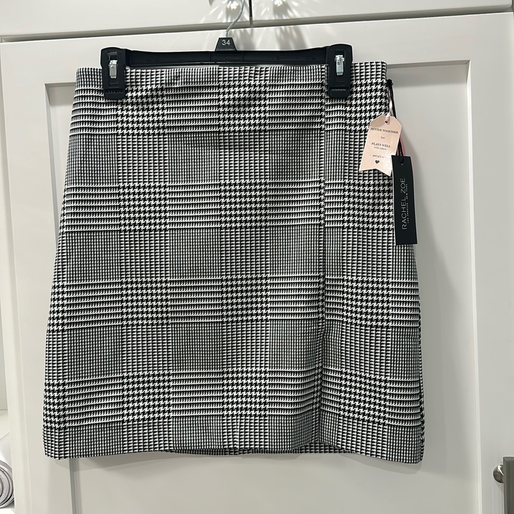 Houndstooth mini skirt. Size 4